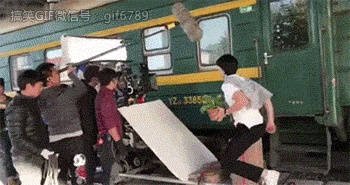 The train chasing in the TV play is like this GIF