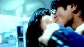 The deleted kiss scene from Wong Kar Wai's "Fallen Angels" short MP4 video