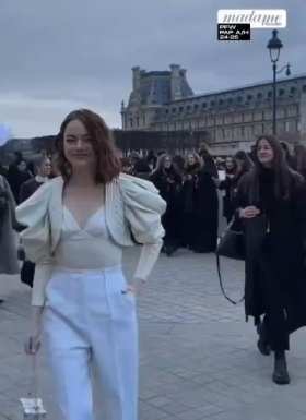 Emma Stone appeared at the LV show at Paris Fashion Week​ short MP4 video