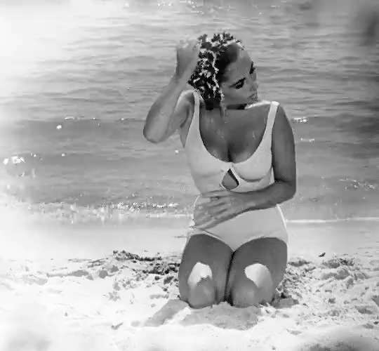 Elizabeth Taylor wearing a bikini