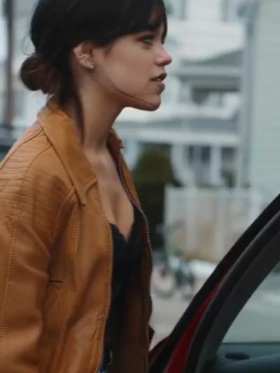  Jenna Ortega looks cool in latest movie 'Finestkind' short MP4 video