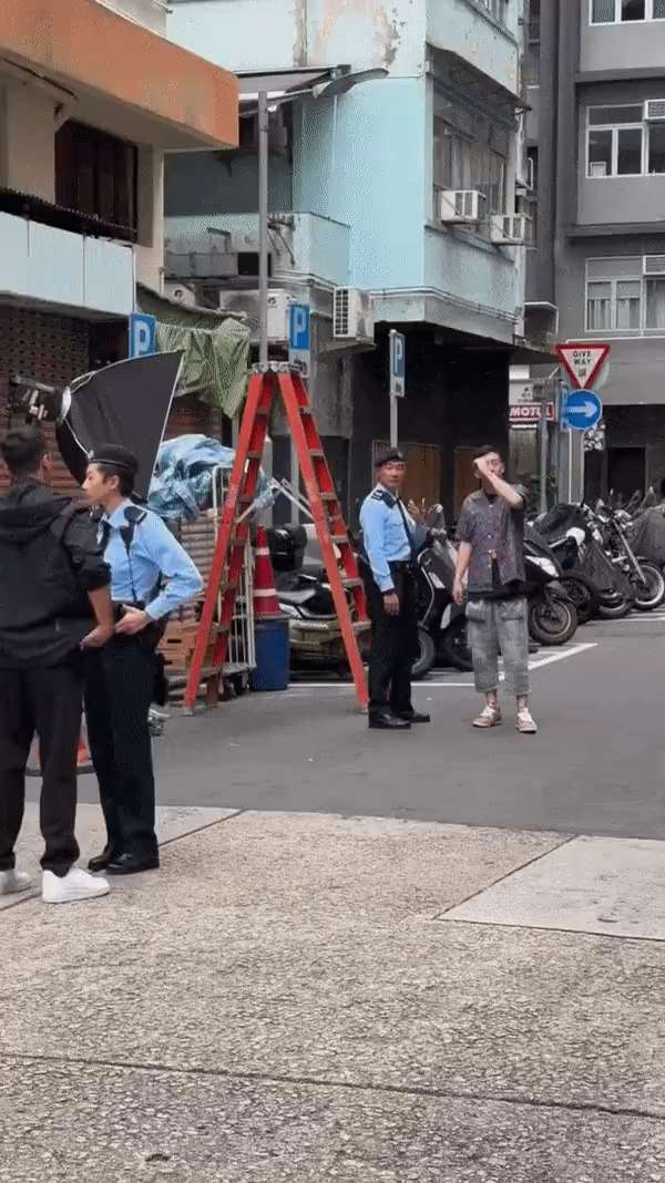 Hong Kong street shooting scene, Edison Chen met Chen Xiaochun