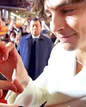 Timothée Chalamet shows heart with hands short MP4 video