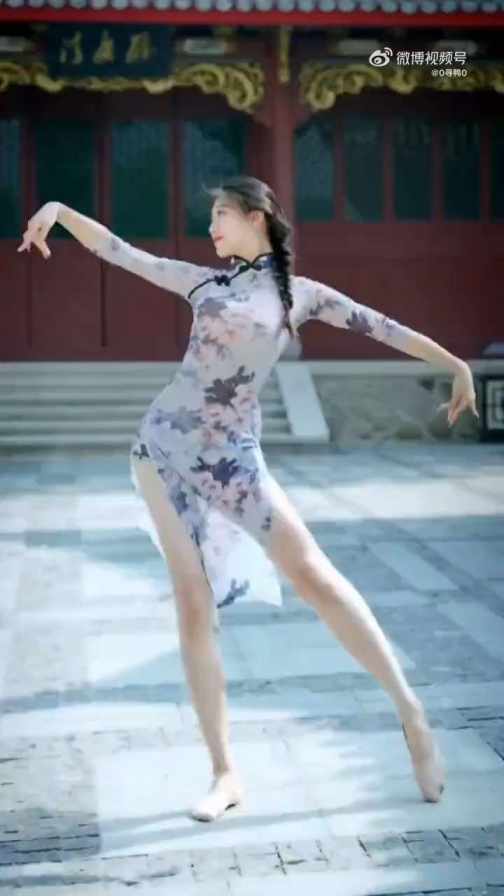 Sexy cheongsam dance short MP4 video