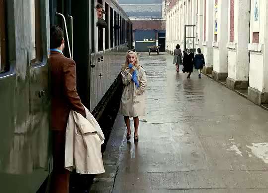 The Umbrellas of Cherbourg, Say goodbye at the station