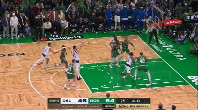 Payton Pritchard hits a buzzer-beating three-pointer from midcourt