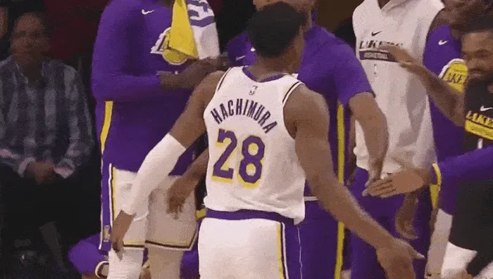 Hachimura high fives width teammates