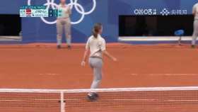 Eva, a Greek tennis umpire, is nicknamed the "Human Hawk Eye." short MP4 video