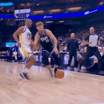 Chris Paul kicks the ball out short MP4 video