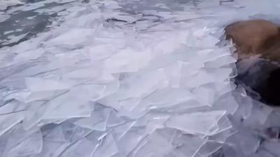 flowing ice cubes
