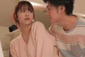 Kissed her by holding her head. short MP4 video